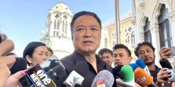 “อนุทิน” ยอมรับบกพร่องปกป้องให้ ปชช.ปลอดภัยไม่ได้ ชี้ต้องแก้ กม.ยกระดับเตือนภัย เตรียมขนทีมเศรษฐกิจ-การเงิน ลงพื้นที่พรุ่งนี้