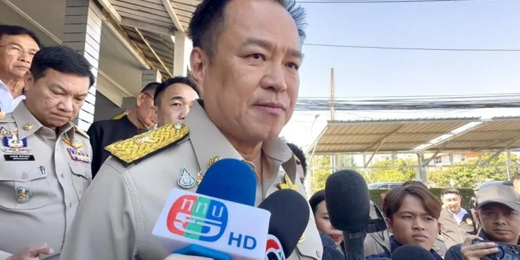 “อนุทิน” บินด่วนลงหาดใหญ่ สั่งระดมเครื่องจักร-เครื่องสูบน้ำช่วย ปชช. ตรวจสอบ Cell Broadcast ไม่แจ้งเตือน ชาวบ้านอพยพไม่ทัน