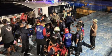 15 ชีวิตปลอดภัยเหตุเรือล่มกลางทะเลเกาะล้าน-เกาะมารวิชัย เผยเครื่องสูบน้ำดับก่อนถูกคลื่นยักษ์ซัดคว่ำอับปาง