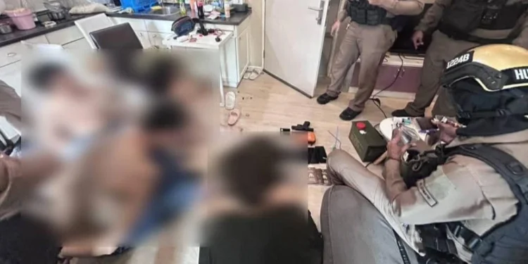 สายตรวจหัวหมาก บุกคอนโดรวบแก๊งมั่วสุมเสพยา ยึดไอซ์พร้อมอุปกรณ์