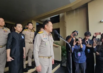 นายกฯอุทานเอ้า! เลี่ยงตอบสื่อ ปมแจ้งสมาชิกเตรียมตัวยุบสภา 12 ธ.ค.