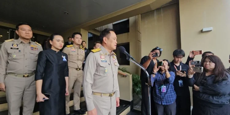 นายกฯอุทานเอ้า! เลี่ยงตอบสื่อ ปมแจ้งสมาชิกเตรียมตัวยุบสภา 12 ธ.ค.