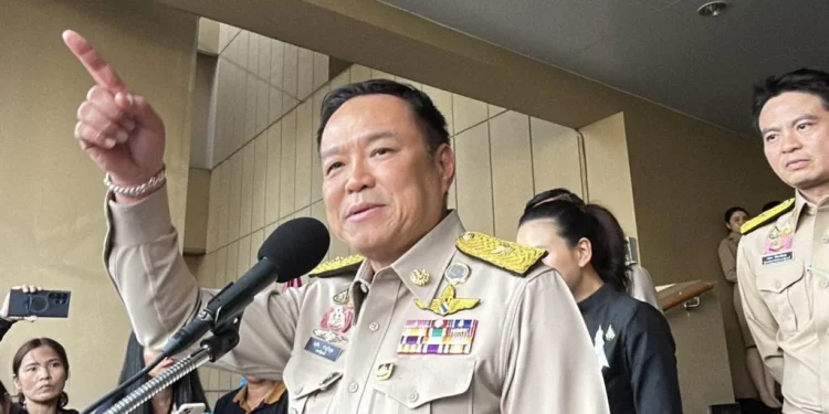 นายกฯสั่งระดมทรัพยากรเร่งช่วยน้ำท่วมใต้ ฮ.ส่งอาหารผู้ตกค้าง-ออกมาศูนย์พักพิง ซัดพวกหาเรื่องปมผัดข้าว