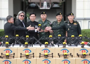 “มูลนิธิยามเฝ้าแผ่นดิน” มอบโดรนไทย 100 ลำ ให้กองทัพบกปกป้องประเทศ-มทภ.2 ขอประชาชนเชื่อมั่นทหาร ขณะชายแดนอีสานใต้พบกัมพูชาตั้งฐานโดรน-แอนตี้โดรนในกาสิโน