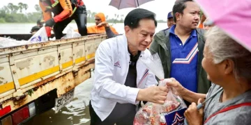 ‘พีระพันธุ์’ ลุยมอบถุงยังชีพ 1,000 ชุดถึงมือชาวพัทลุง กำชับ ส.ส.นิติศักดิ์ ดูแลประชาชนเต็มที่