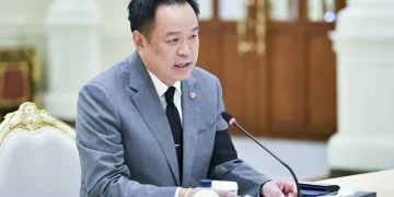 นายกฯ เตรียมประกาศสถานการณ์ฉุกเฉินแก้น้ำท่วมใต้ ทร.ใช้เรือหลวงตั้งศูนย์อพยพ ส่งนักประดาน้ำช่วยประชาชนในจุดเสี่ยง