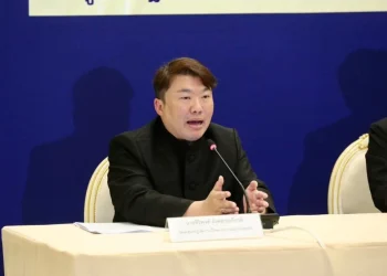 ขอเถียง! โฆษกปัดรัฐบาลบริหารน้ำท่วมผิดพลาดล่าช้า สั่งอพยพแล้ว ปชช.ไม่ไปเองเพราะคาดไม่ถึง ยัน รพ.มีไฟ-ข้าวพอ งงคนปล่อยเฟกนิวส์