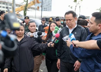 นายกฯขอโทษพลาดทุกข์ไม่ต่างกัน พร้อมพาปชช.ขึ้นรถกลับบ้าน ยันสธ.มีแผนระยะยาว ศพ 2 ล.ได้สัปดาห์หน้า