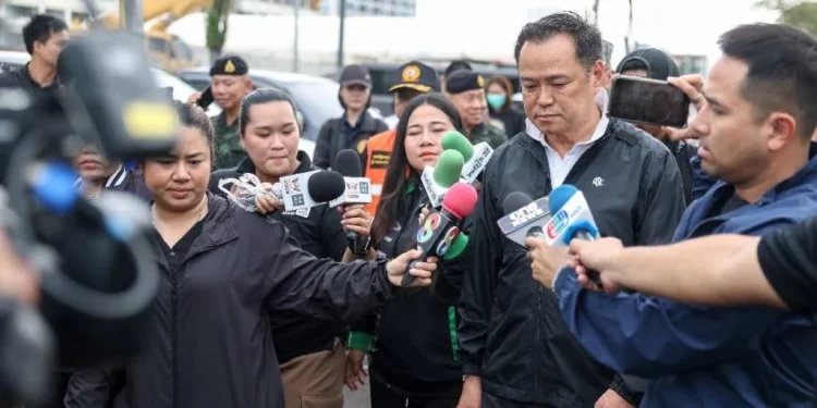 นายกฯขอโทษพลาดทุกข์ไม่ต่างกัน พร้อมพาปชช.ขึ้นรถกลับบ้าน ยันสธ.มีแผนระยะยาว ศพ 2 ล.ได้สัปดาห์หน้า