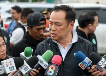 “อนุทิน” เร่งคืนร่าง-เยียวยาเหยื่อน้ำท่วม เคลียร์ใจ “นายกฯแป้น” แล้ว ลั่นขอรับผิดชอบทั้งหมดเอง