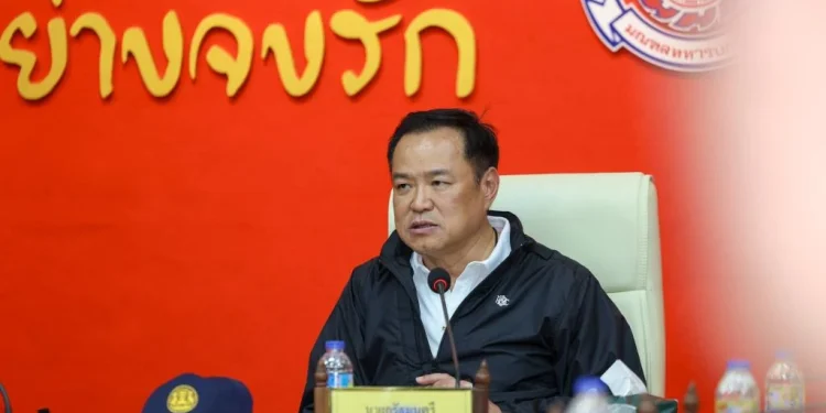 นายกฯเร่งพิสูจน์อัตลักษณ์ศพน้ำท่วม ลุยเฮ้าท์คลีนนิ่งเปิดรร.ให้ปชช.-เคลียร์จราจร ลาดตระเวนดูแลทรัพย์สิน