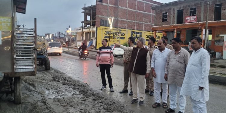 विधायक वेद प्रकाश गुप्ता ने किया पंचकोसी परिक्रमा मार्ग का निरीक्षण, श्रद्धालुओं की सुविधाओं को लेकर अधिकारियों को दिए निर्देश