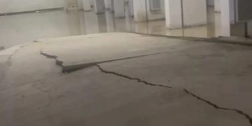 दिल्ली के द्वारका में जमीन से खुद क्यों निकलने लगा पानी? डरा रही मकान की दरारें