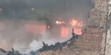 दिल्ली: वजीरपुर की बर्तन फैक्ट्री में भीषण आग