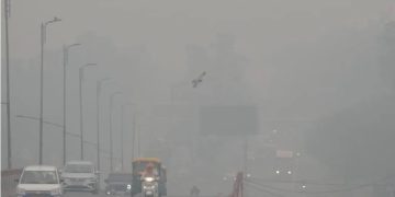 वायु प्रदूषण ‘बेहद खराब’ एम्स के डॉक्टर की सलाह-छोड़ दें दिल्ली….