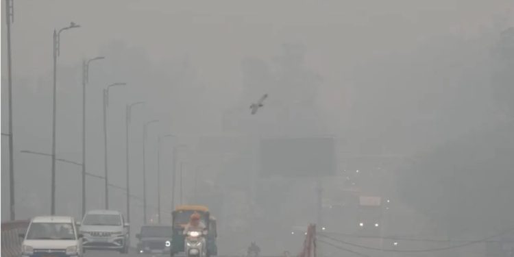 वायु प्रदूषण ‘बेहद खराब’ एम्स के डॉक्टर की सलाह-छोड़ दें दिल्ली….