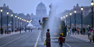 घुट रही सांस, राहत की नहीं आस… दिल्ली-एनसीआर के आसमान में क्यों टिक गया जहरीला स्मॉग?