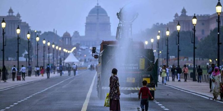घुट रही सांस, राहत की नहीं आस… दिल्ली-एनसीआर के आसमान में क्यों टिक गया जहरीला स्मॉग?