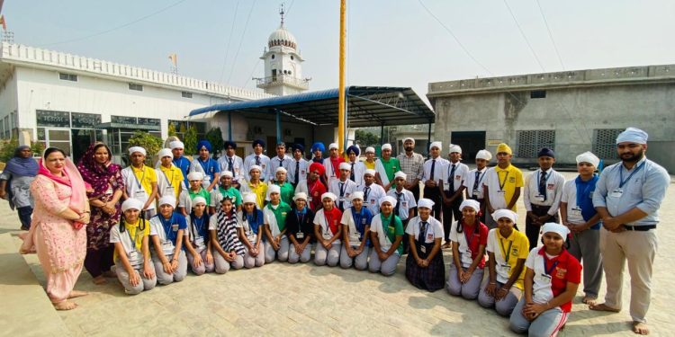 ਦਿ ਰੌਇਲ ਗਲੋਬਲ ਸਕੂਲ ਖਿਆਲਾ ਕਲਾਂ ਵਿਖੇ ਸ੍ਰੀ ਗੁਰੂ ਨਾਨਕ ਦੇਵ ਜੀ ਦਾ ਪ੍ਰਕਾਸ਼ ਪੁਰਬ ਸ਼ਰਧਾ ਤੇ ਆਦਰ ਨਾਲ ਮਨਾਇਆ ਗਿਆ