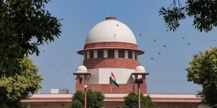 राजनीतिक पार्टी के नियमों को लेकर दायर हुई याचिका, सुप्रीम कोर्ट ने चुनाव आयोग को भेजा नोटिस