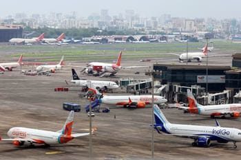 तकनीकी खराबी से दिल्ली एयरपोर्ट से 300 उड़ाने प्रभावित