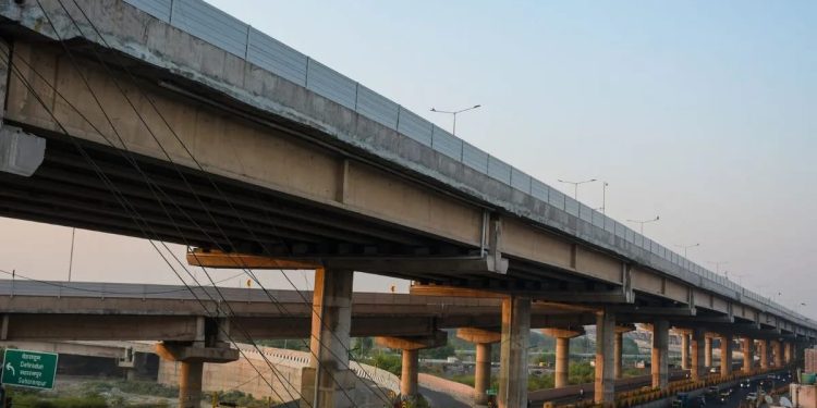 देश में नेशनल हाईवे अब बनाएंगे सूरज से बिजली