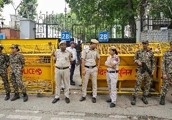दिल्ली पुलिस ने साइबर धोखाधड़ी में शामिल अवैध कॉल सेंटर का भंडाफोड़