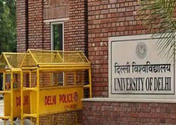 दिल्ली विश्वविद्यालय में भर्ती नियम बदलने पर हंगामा, पांच दिनों से धरना