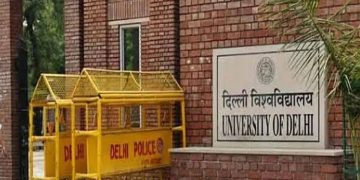 दिल्ली विश्वविद्यालय में भर्ती नियम बदलने पर हंगामा, पांच दिनों से धरना