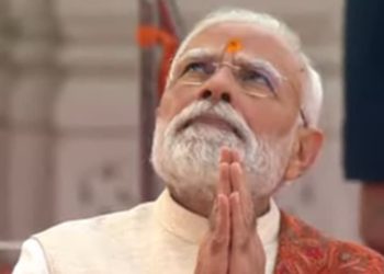 प्रधानमंत्री नरेंद्र मोदी ने राम मंदिर के शिखर पर ध्वजारोहण किया