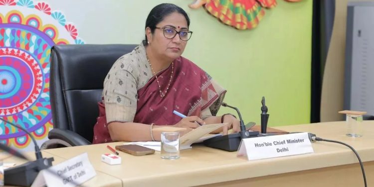 रेखा गुप्ता सरकार का आदेश दिल्‍ली में अब 50% स्‍टाफ करेंगा घर से काम