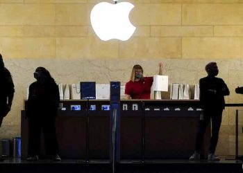 Apple Cuts Jobs Across Sales Team