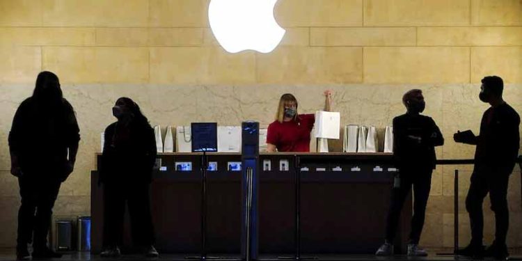 Apple Cuts Jobs Across Sales Team