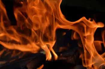 Bangladesh slum fire leaves thousands homeless