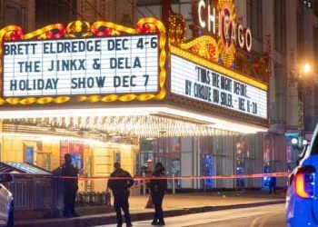 At least 1 dead, 8 injured in mass shooting in Chicago’s downtown area hours after Christmas tree lighting; Trump threatens action