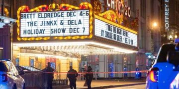At least 1 dead, 8 injured in mass shooting in Chicago’s downtown area hours after Christmas tree lighting; Trump threatens action