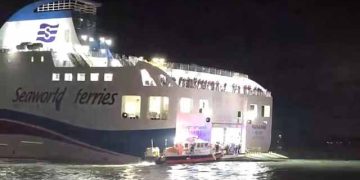 South Korean ferry carrying about 270 people runs aground, injures 3