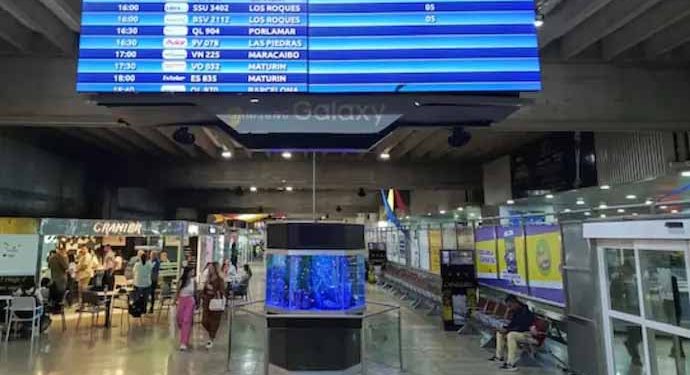 Several international airlines cancel flights from Venezuela after US safety warning