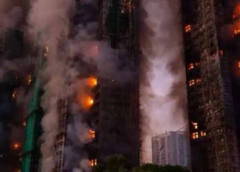 Hong Kong fire: 12 killed as high-rise blaze in Tai Po traps residents