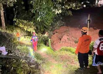Landslides in Indonesia’s Java island leave at least 2 dead, 21 missing
