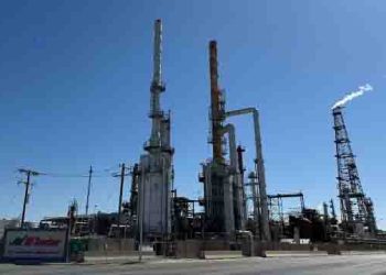Thick smoke billows across Artesia after explosion at New Mexico oil refinery