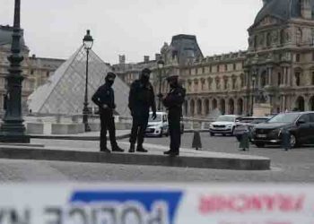 Paris woman charged with criminal conspiracy in $102 million Louvre jewel heist case