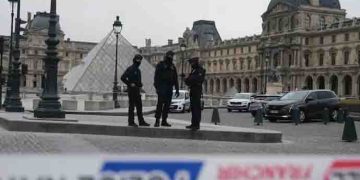 Paris woman charged with criminal conspiracy in $102 million Louvre jewel heist case