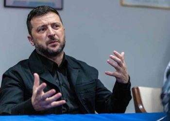 Zelenskyy exposed after top aide resigns amid US and Russia pressures