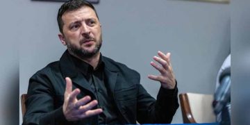 Zelenskyy exposed after top aide resigns amid US and Russia pressures
