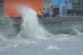 Taiwan evacuates 3,000 ahead of arrival of Typhoon Fung-wong