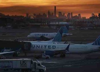 Over 1,300 US flights cancelled as government-mandated flight cuts enter second day