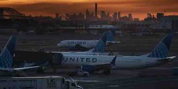 Over 1,300 US flights cancelled as government-mandated flight cuts enter second day