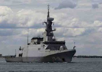 US aircraft carrier heads toward Venezuela, raising alarms over potential conflict