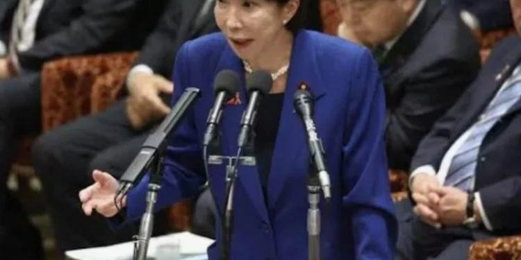 คะแนนนิยม นายกญี่ปุ่นพุ่ง 75% ชูนโยบายชาตินิยม